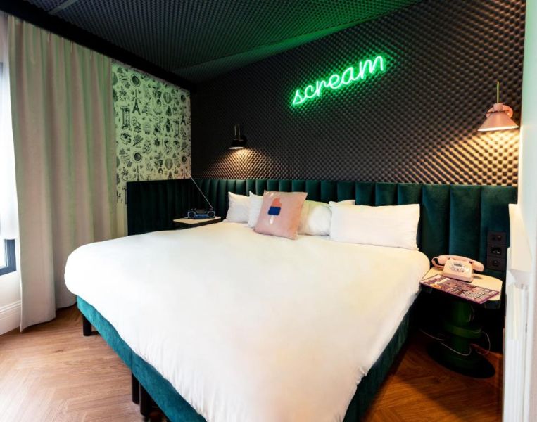 PARIS, VILLE LUMIÈRE