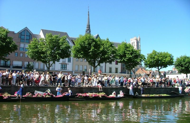 France - Amiens, le marché sur l'eau traditionnel des hortillonnages