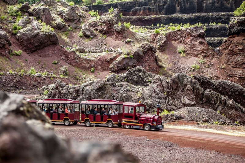 L'AUVERGNE, AU PAYS DES VOLCANS