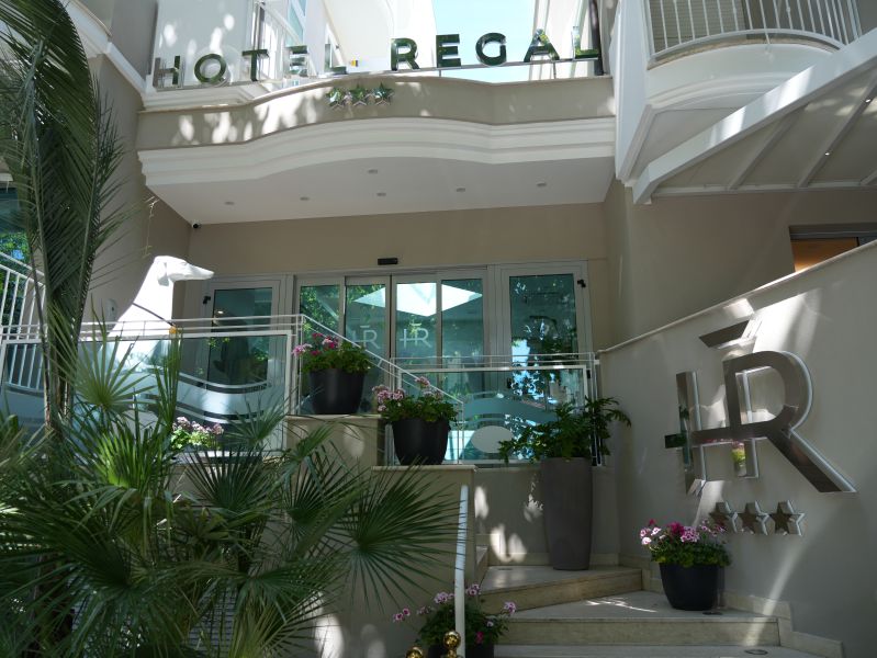HOTEL REGAL***