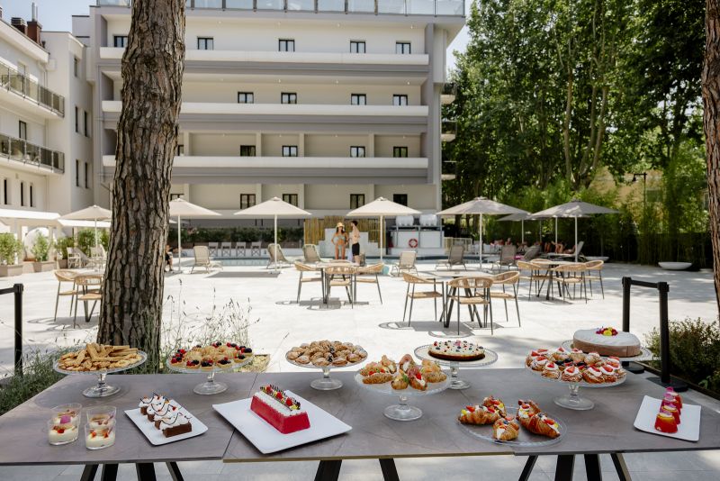 HOTEL EXECUTIVE EVOLUTION ****