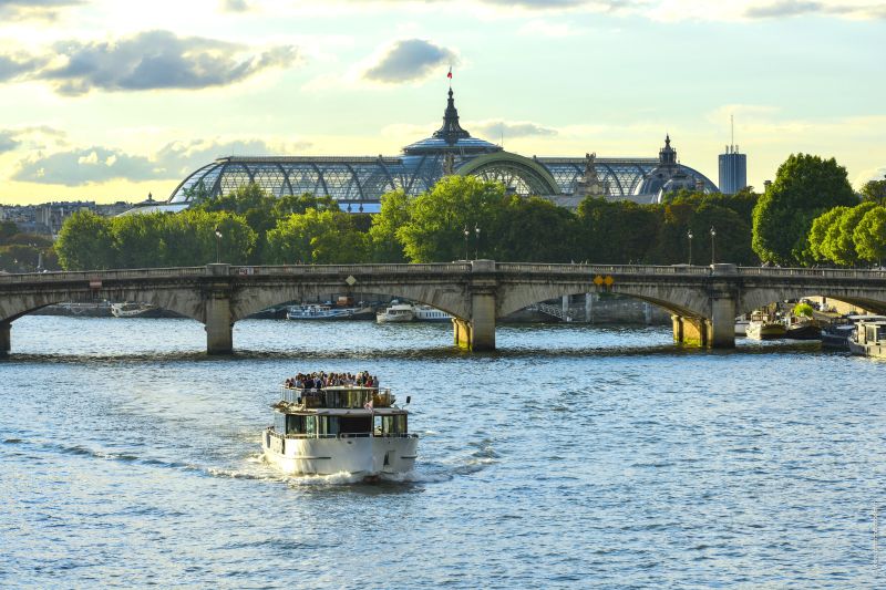PARIS, VILLE LUMIÈRE