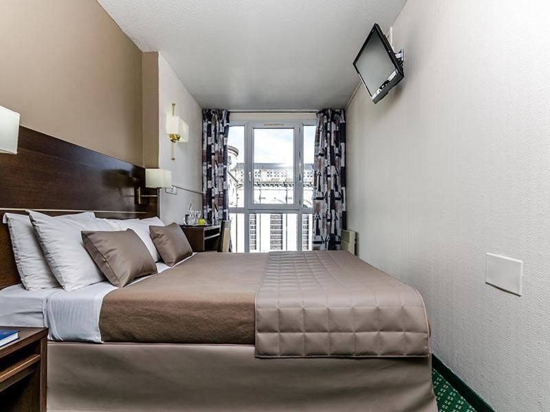 LOURDES EXPRESS - HÔTEL CROIX DES BRETONS ***