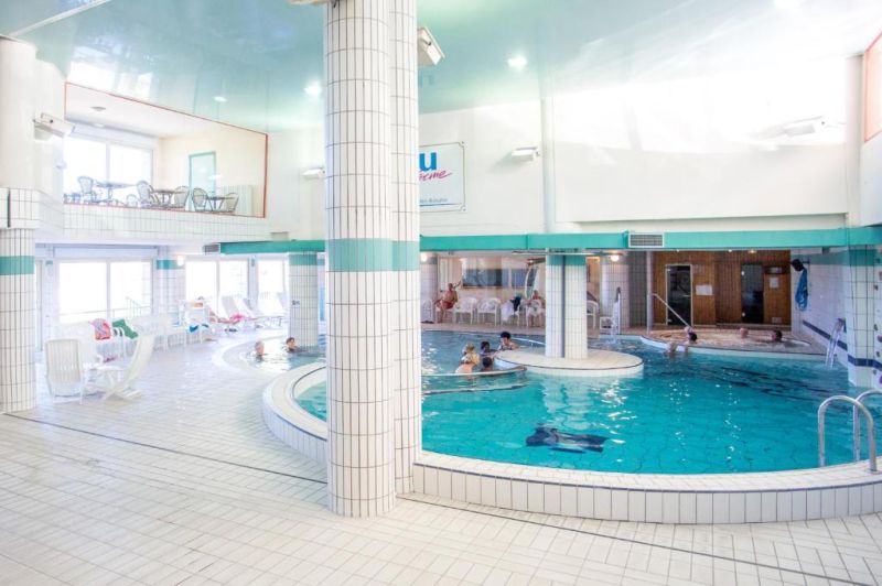 AU COEUR DES PYRENEES & SON PETIT TRAIN JAUNE 