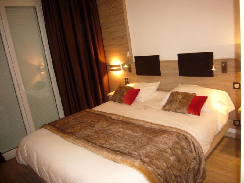 AU COEUR DES PYRENEES & SON PETIT TRAIN JAUNE 